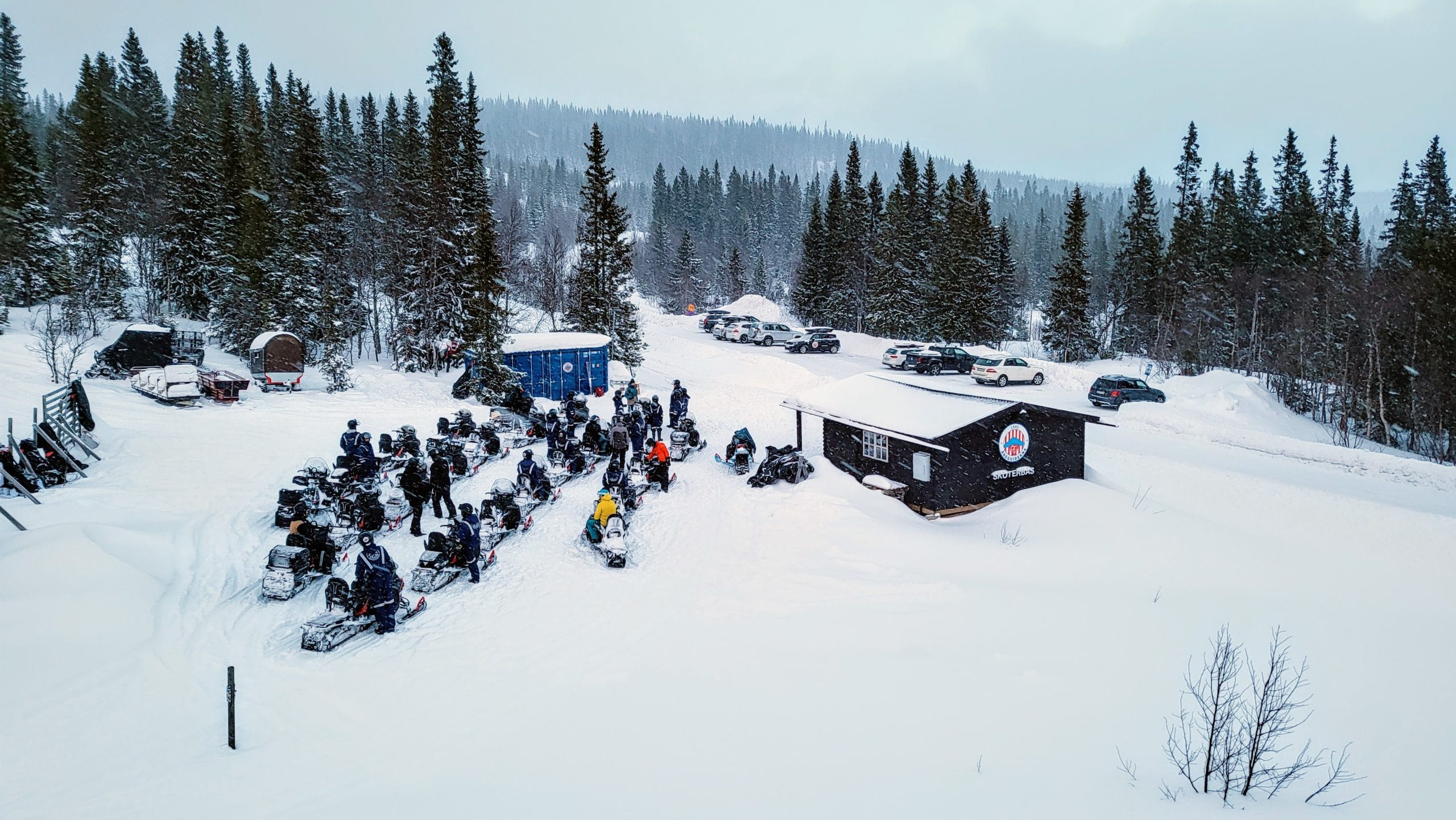Åreguidernas snowmobile base in björnen