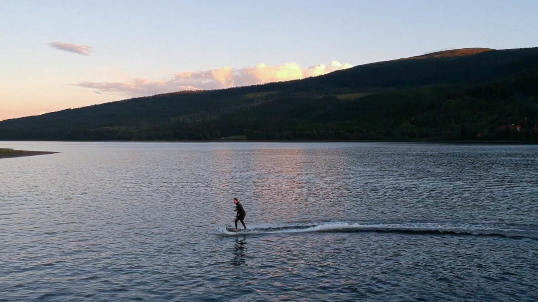 Jetboarding on lake åre on a nice evening in august